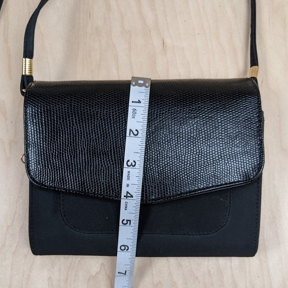 Black, Crossbody Multi-Compartment Small Busy Bag - Picture 10 of 10